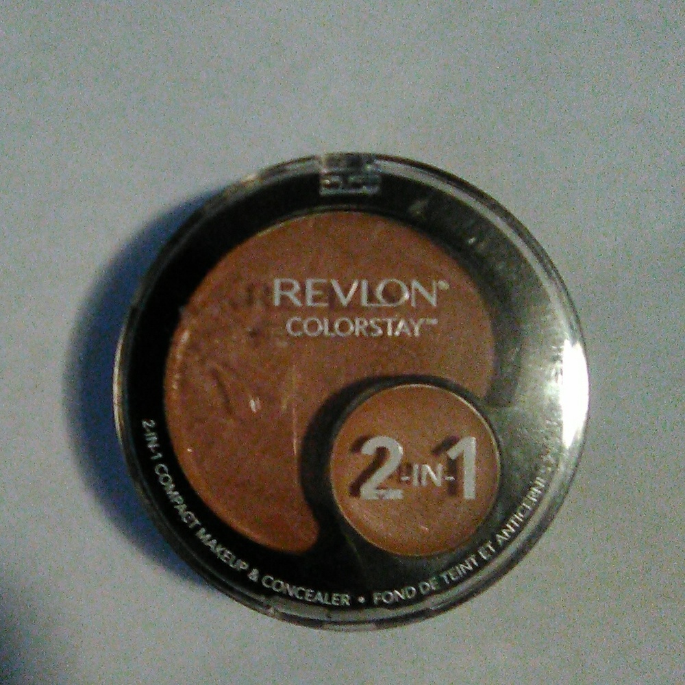2 in 1 compact makeup and concealer